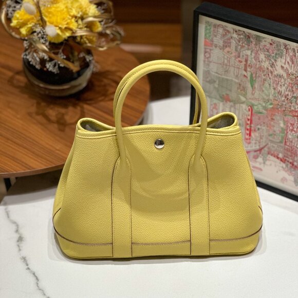 Classic Hermes Bag: A Stylish and Versatile Choice for Elegance - Picture 1 of 4